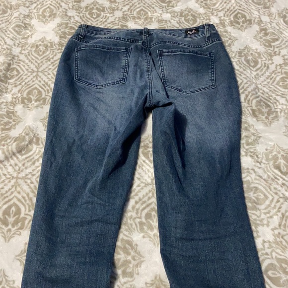 Blue flower embroidered jeans ❤️ - Picture 3 of 5